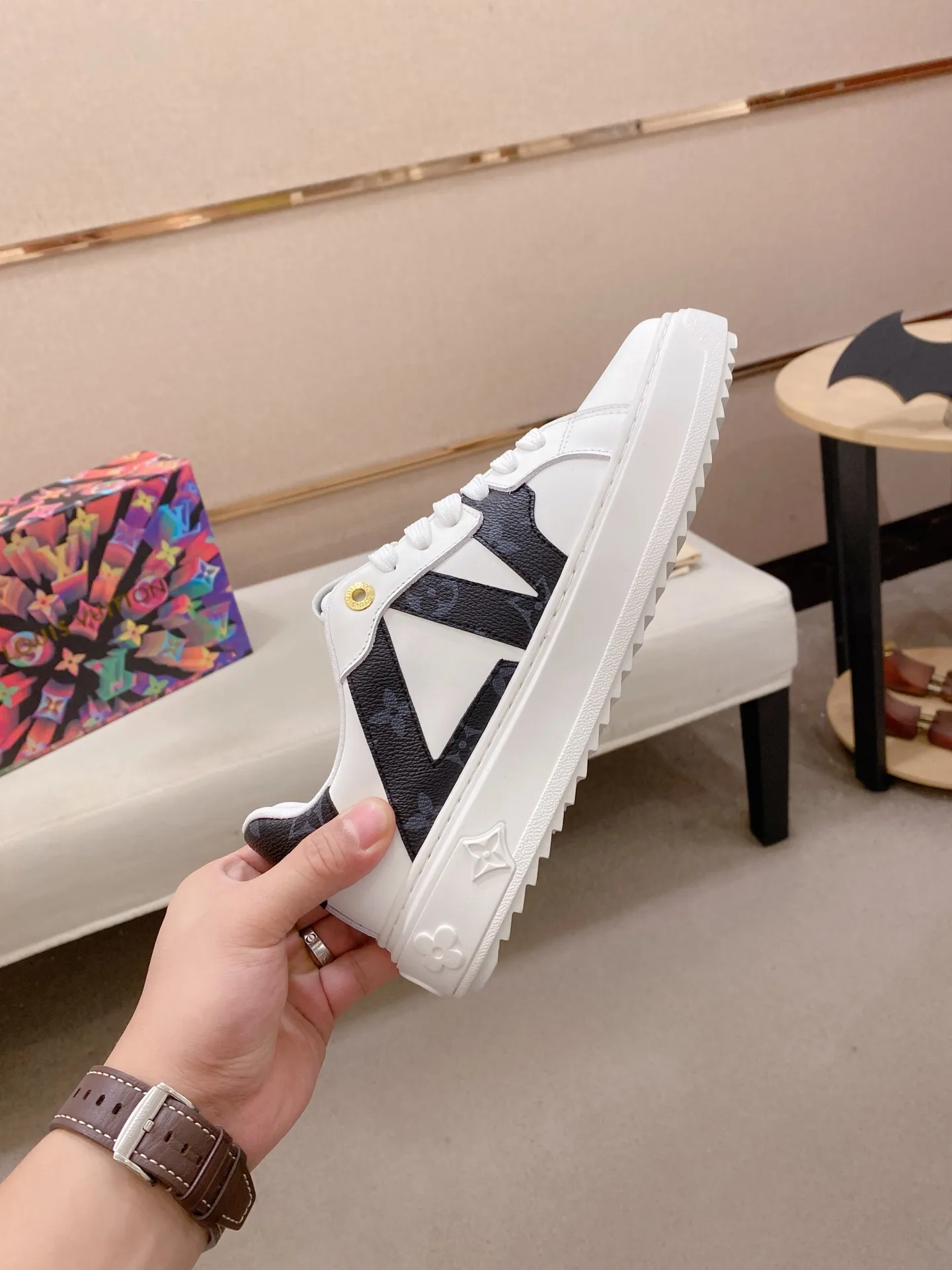 Men's shoes💰: 540💰(Niuli: full package) louis vuitton (Louis Vuitton/lv) top 🔍🔍 new models are on sale at the same time at the counter. The upper 🇮🇹 is imported from Italy, first-layer cowhide, and the lining is fully imported cowhide. 💪💪, completely 1⃣️ to 1 ⃣️Re-engraved🇮🇹💪💪, ⚠Sole: The original sole is specially provided by the original factory, the exclusive movable molded sole is super comfortable, ⚠The original factory follows the order, 🔍🔍high quality, you can enter and exit the counter at will, welcome to compare⚠. Code number:38-44